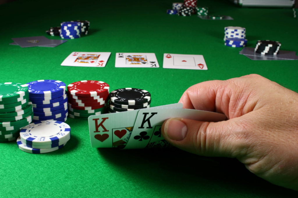 What Is A Texas Holdem Freeroll – Know about the online site 